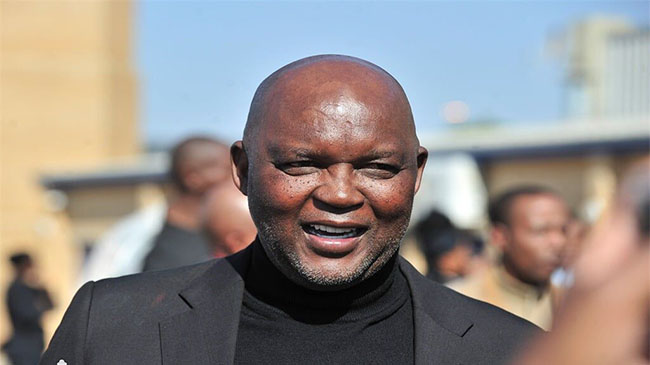 بیوگرافی پیتسو موسیمانه، گزینه لینک شده به استقلال