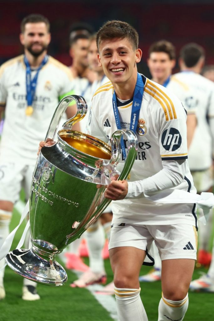 عکس آردا گولر فوتبالیست عکس آردا گولر فوتبالیست