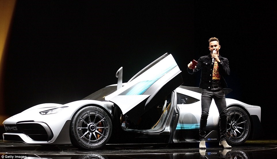 عکس جذاب لوئیس همیلتون