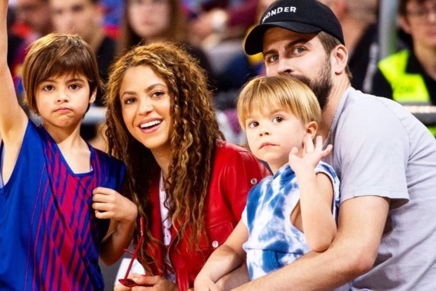 عکس جرارد پیکه و فرزندانش