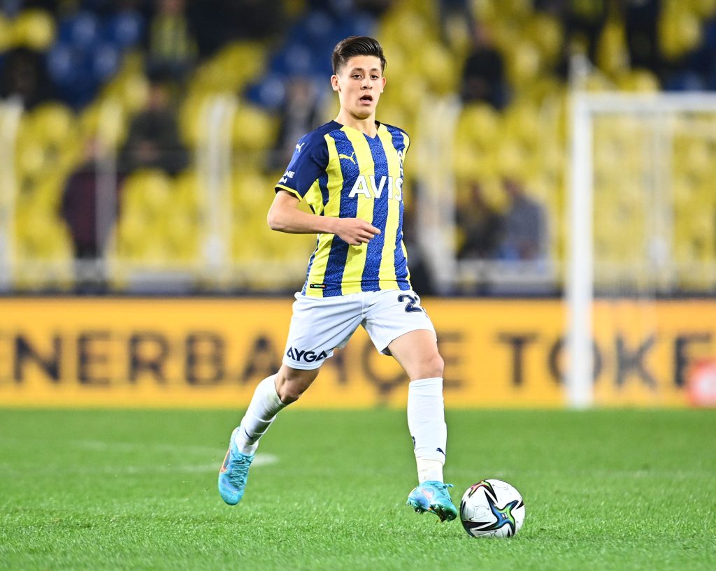 عکس پروفایل آردا گولر عکس پروفایل آردا گولر