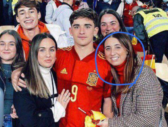 پابلو گاوی و مادرش