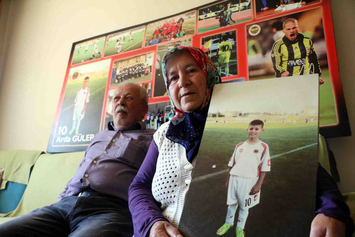 پدر بزرگ و مادربزرگ آردا گولر پدر بزرگ و مادربزرگ آردا گولر