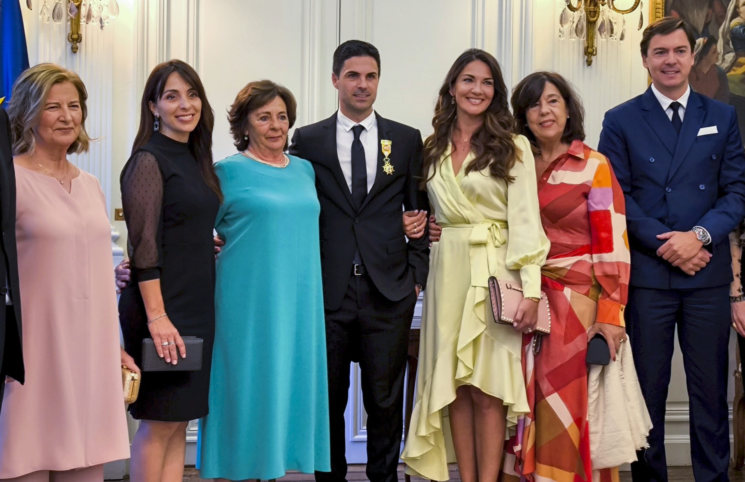 میکل آرتتا و مادرش