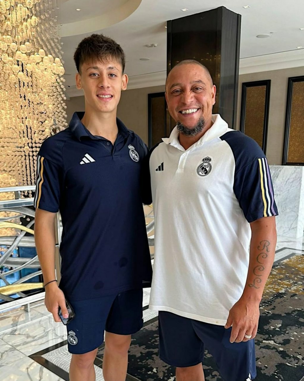 روبرتو کارلوس و آردا گولر