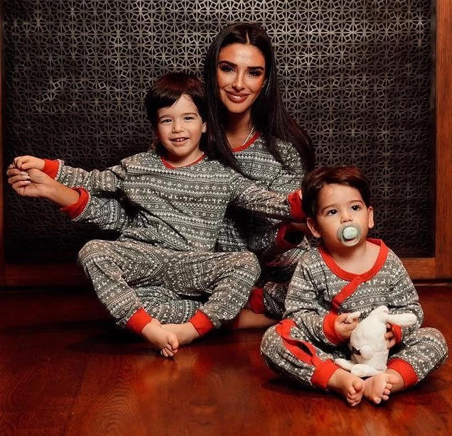 عکس آردا توران و فرزندانش عکس آردا توران و فرزندانش