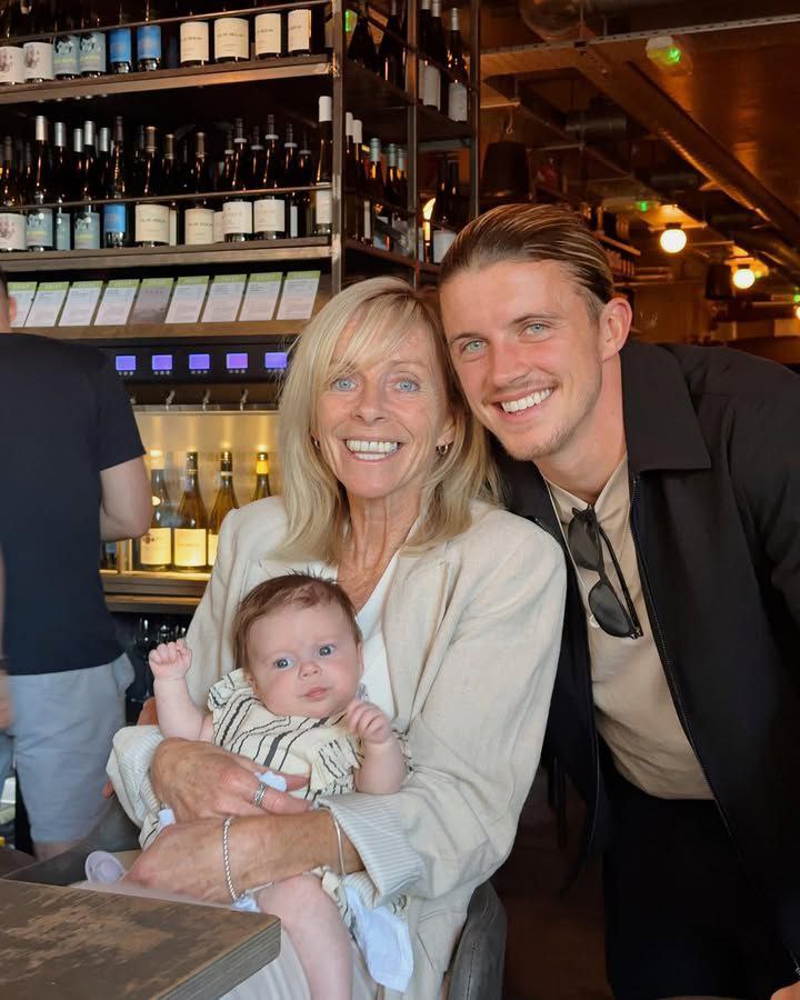 عکس خانوادگی کانر گالاگر عکس خانوادگی کانر گالاگر