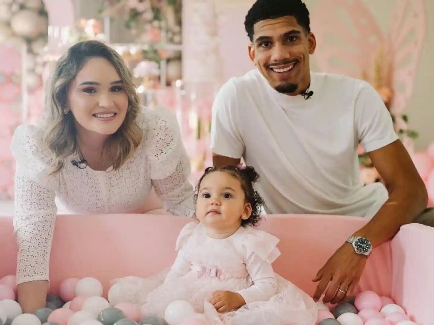 عکس رونالد آرائوخو و فرزندانش