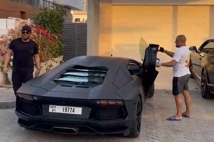 عکس ماشین های روبرتو کارلوس