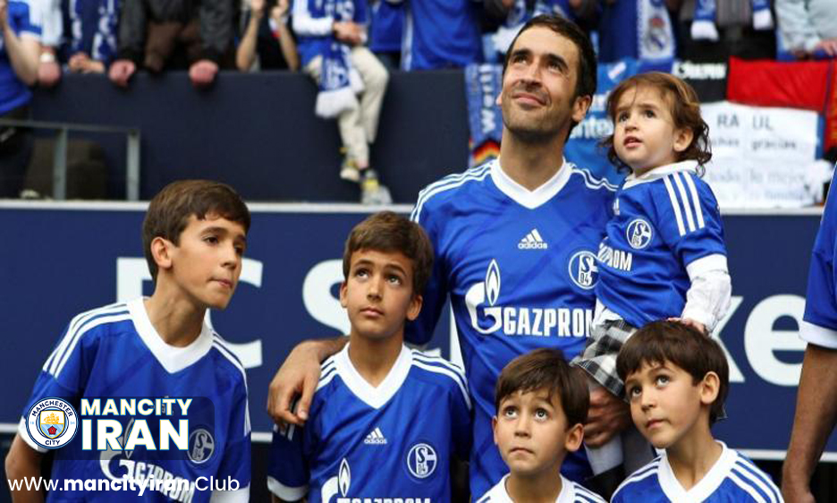 عکس رائول گونزالس و فرزندانش