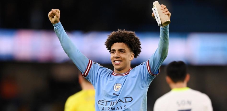 والپیپر ریکو لوئیس برای کامپیوتر