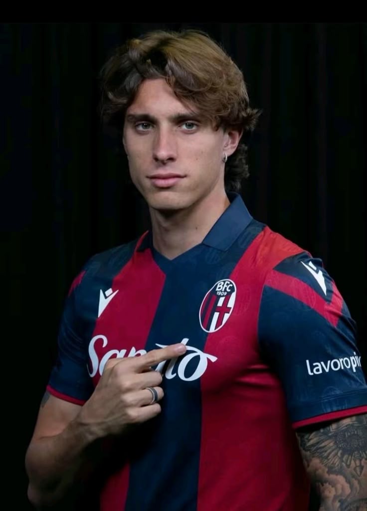 Riccardo Calafiori wallpaper 4k