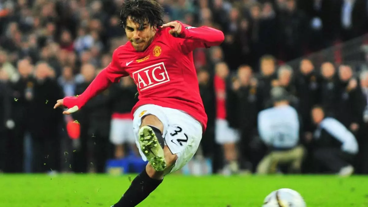 Carlos Tevez برندا آسنیکار