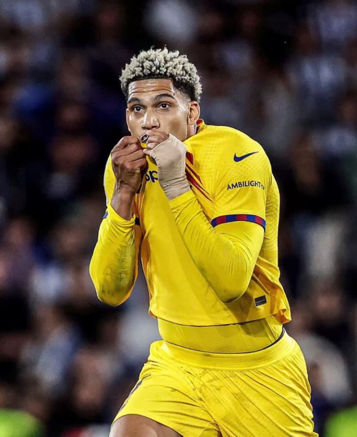 wallpaper Ronald Araujo