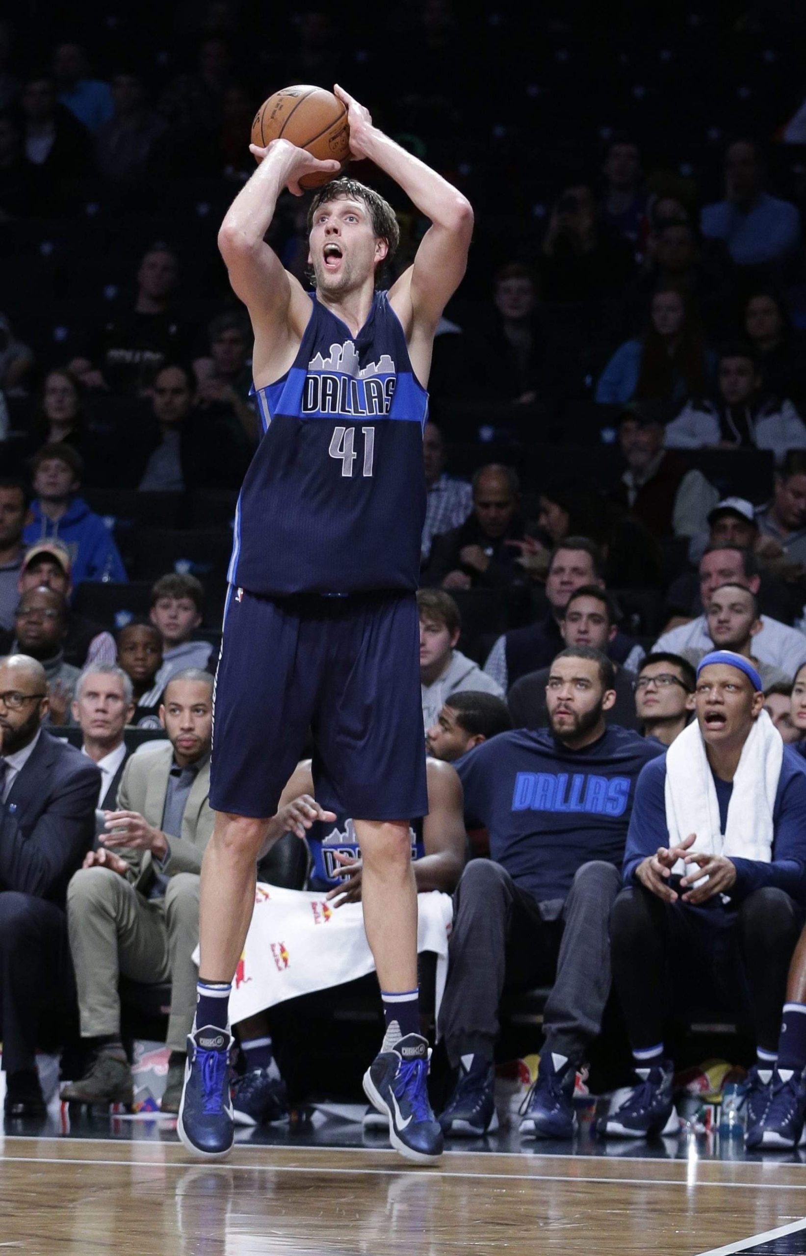 dirk nowitzki wallpaper 4k