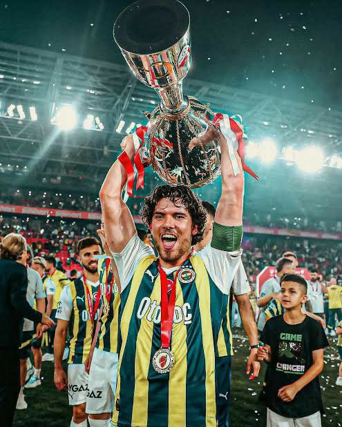wallpaper 4k Ferdi Kadıoğlu 