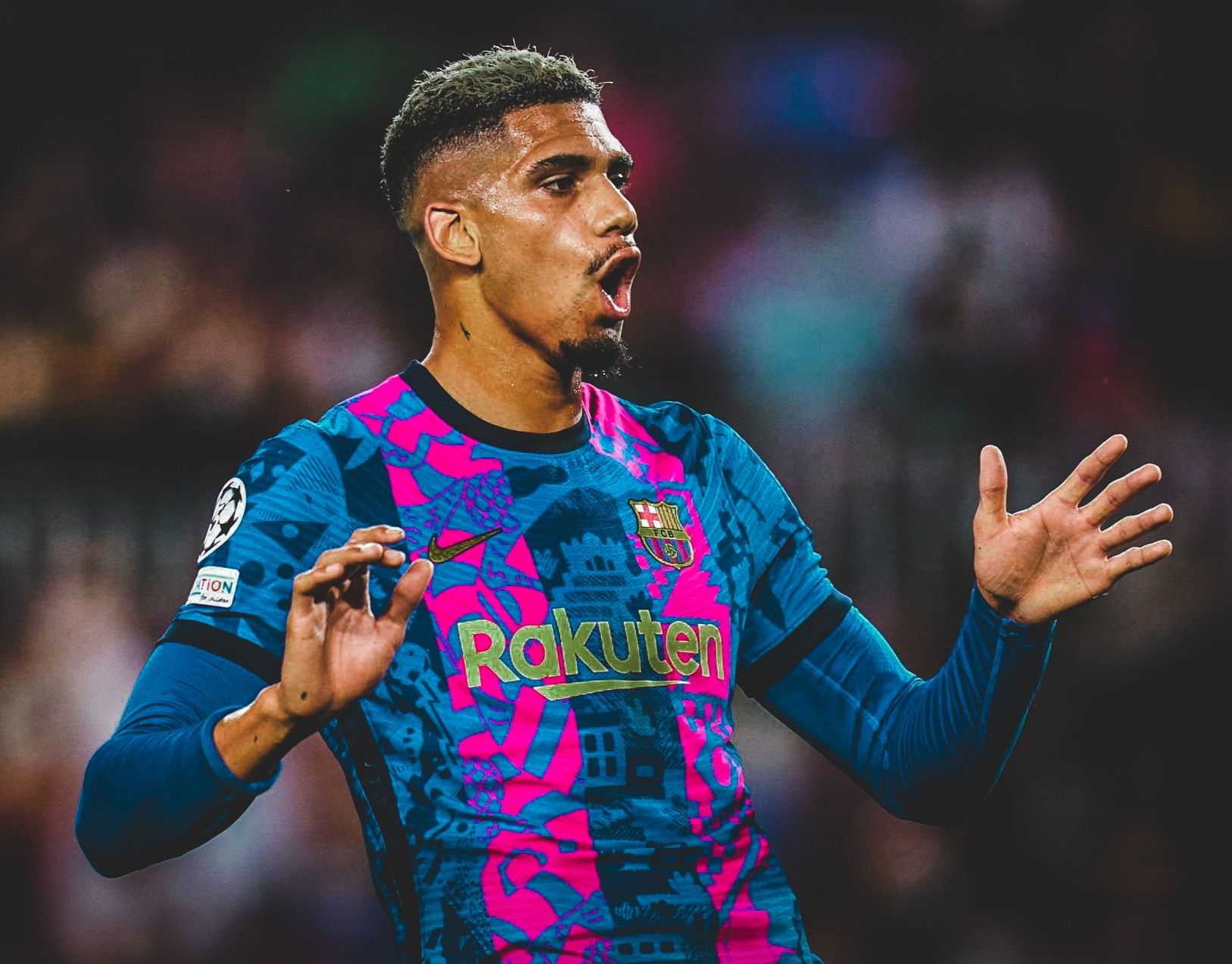 wallpaper for laptop Ronald Araujo