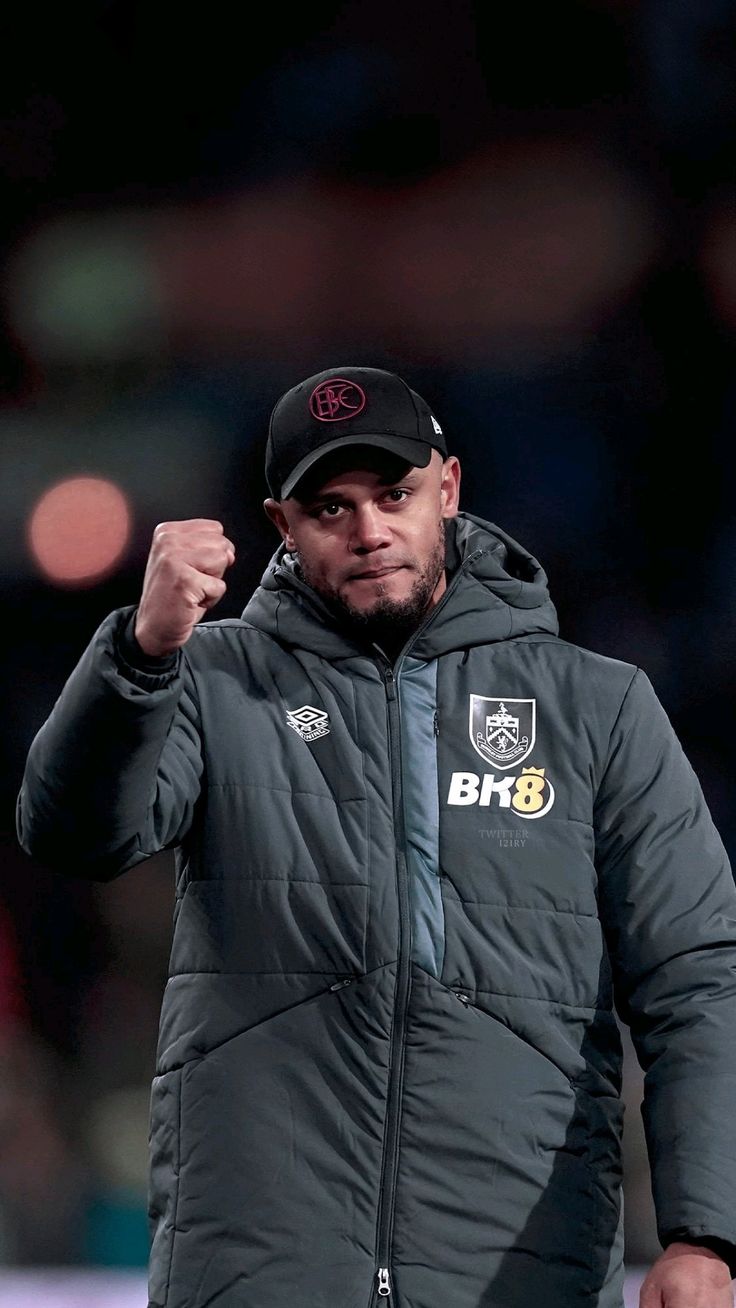 والپیپر وینسنت کمپانی فوتبالی 2025 