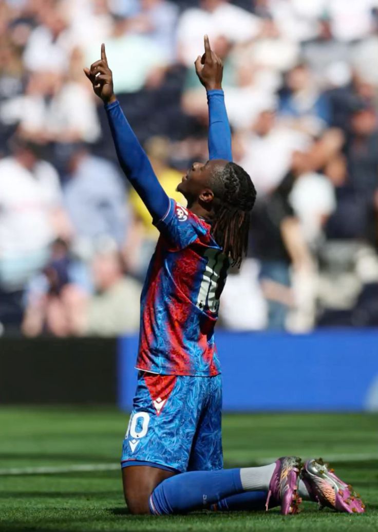 عکس ابرچی ایزه فوتبالیست