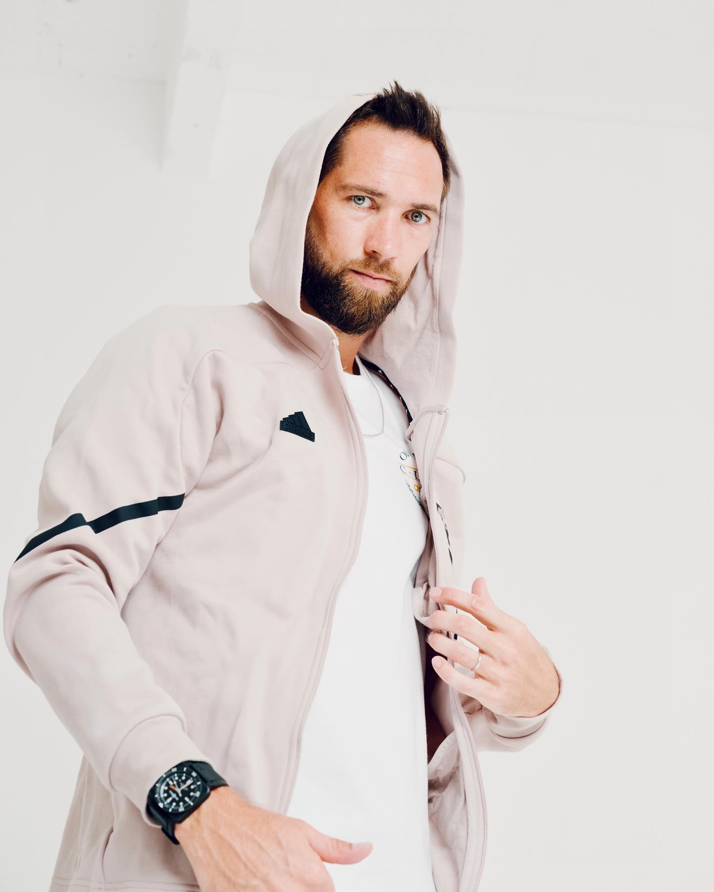 عکس جذاب کوین تیلی