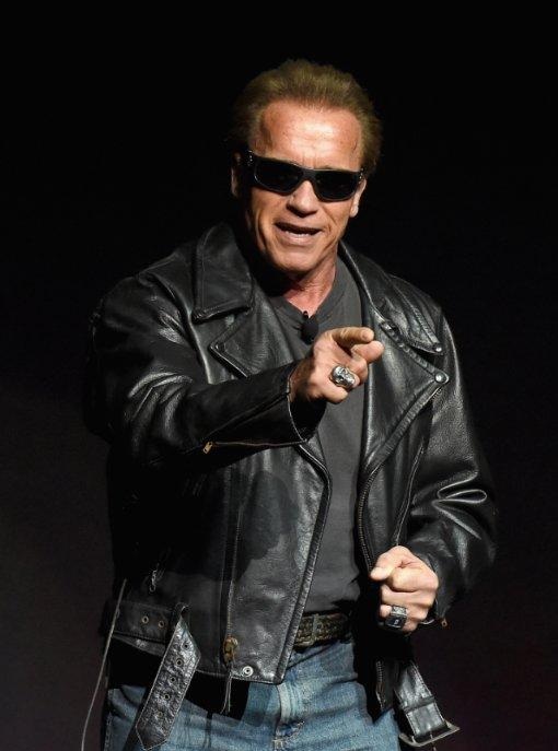 عکس جذاب آرنولد شوارتزنگر - مجله بیوگرافی فوتبال