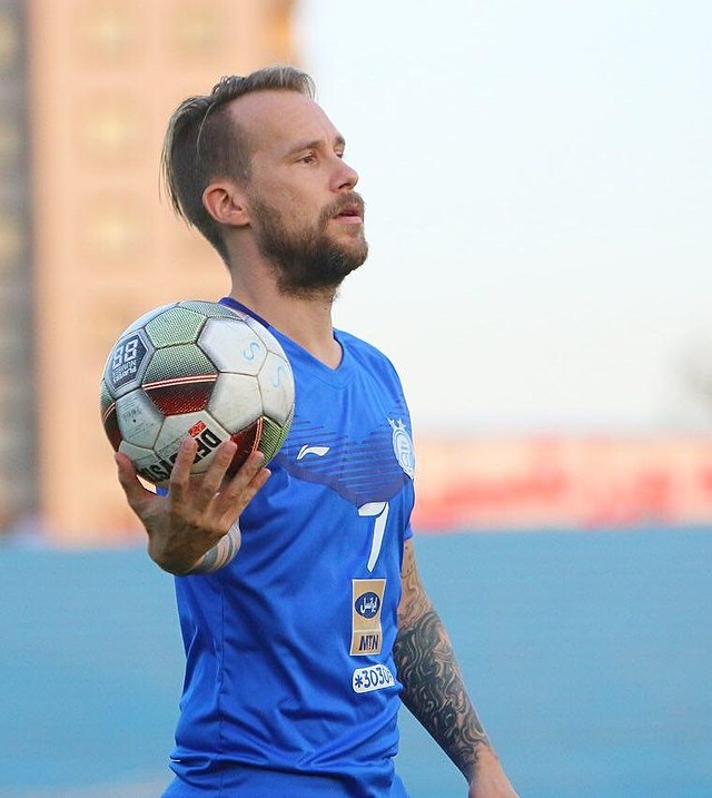 مارکوس نیومایر استقلال