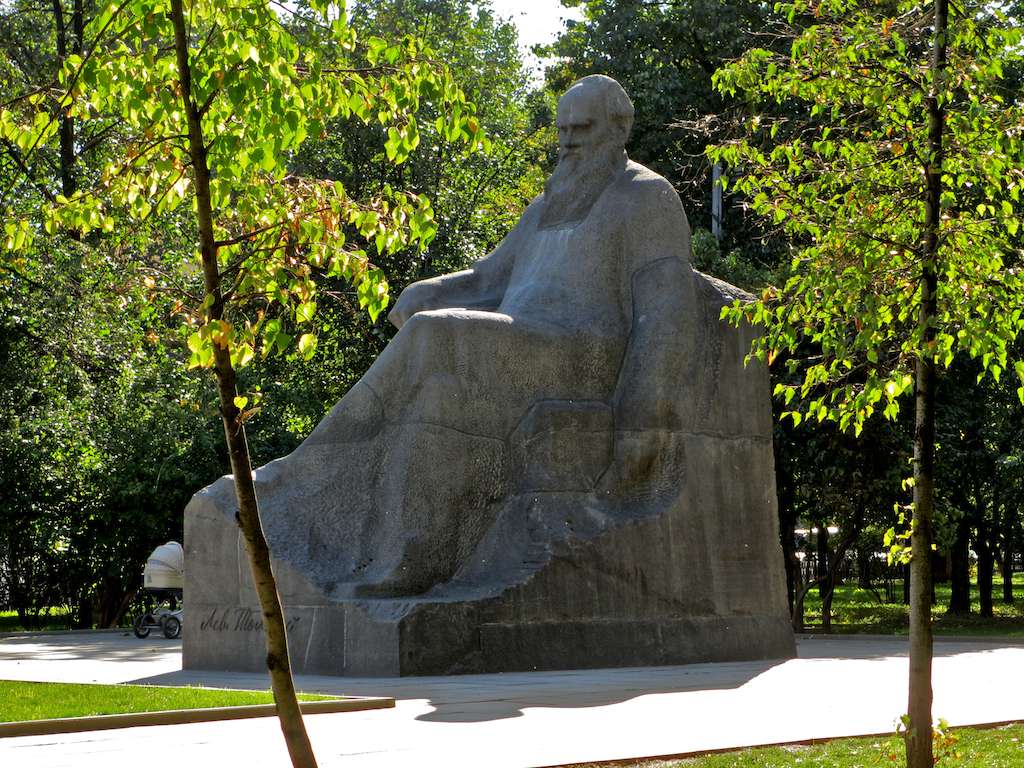 مجسمه لئو تولستوی مجسمه لئو تولستوی