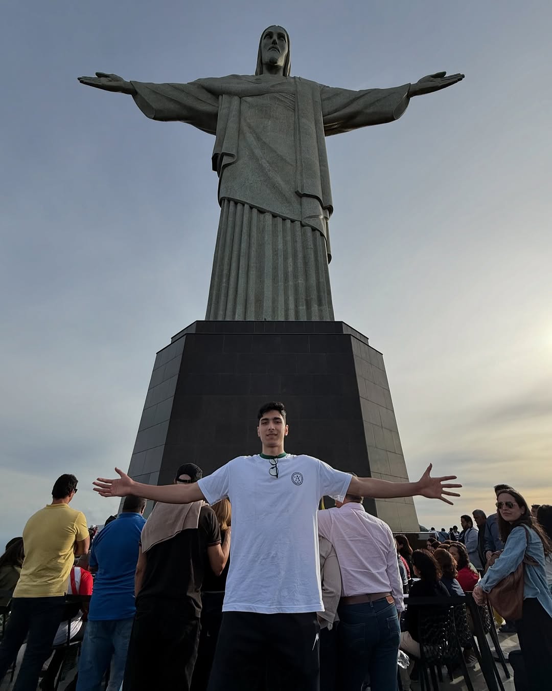 والپیپر پویا آریاخواه