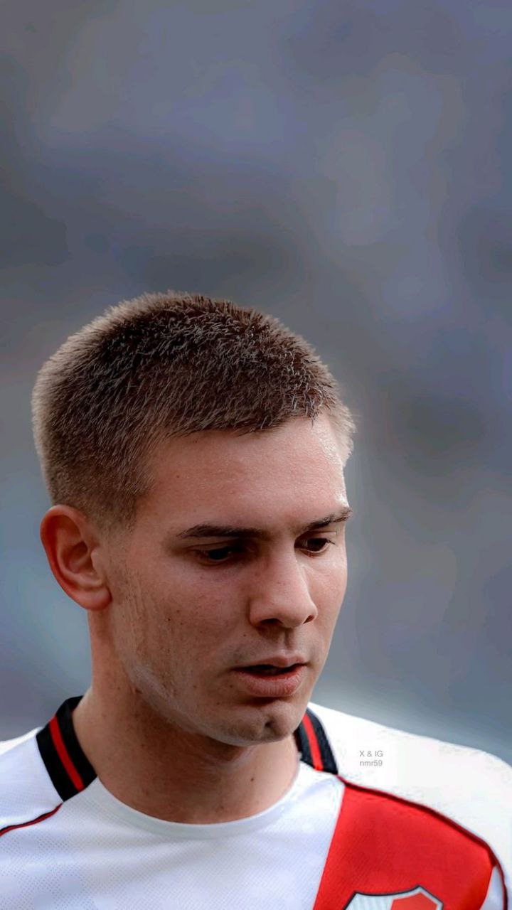 والپیپر فرانکو ماستانتوئونو