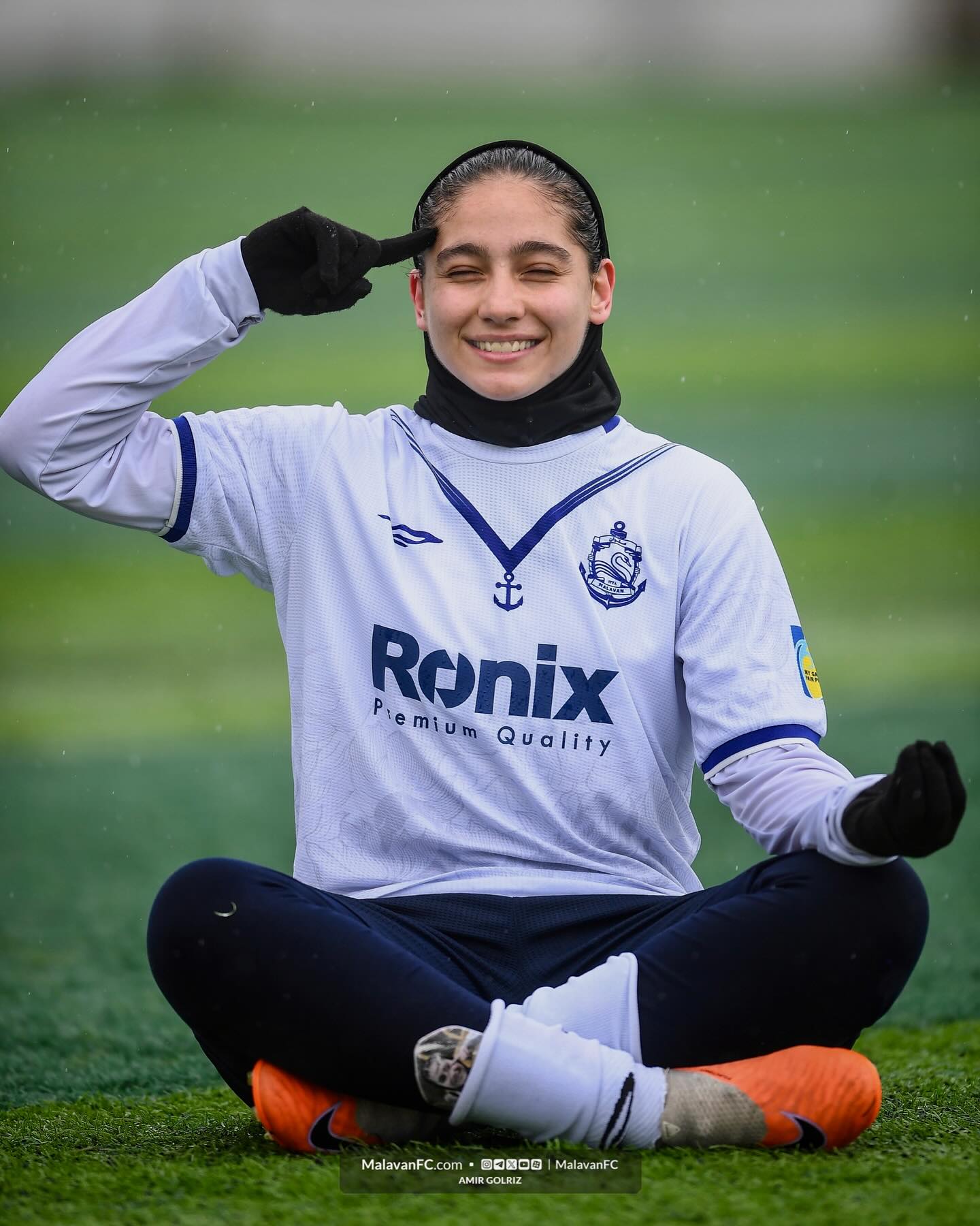 نازنین منصوری چه کسی هست 