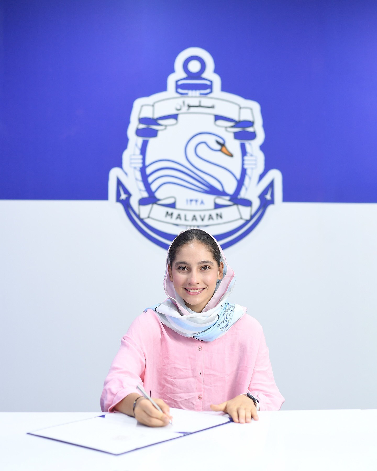 والپیپر نازنین منصوری