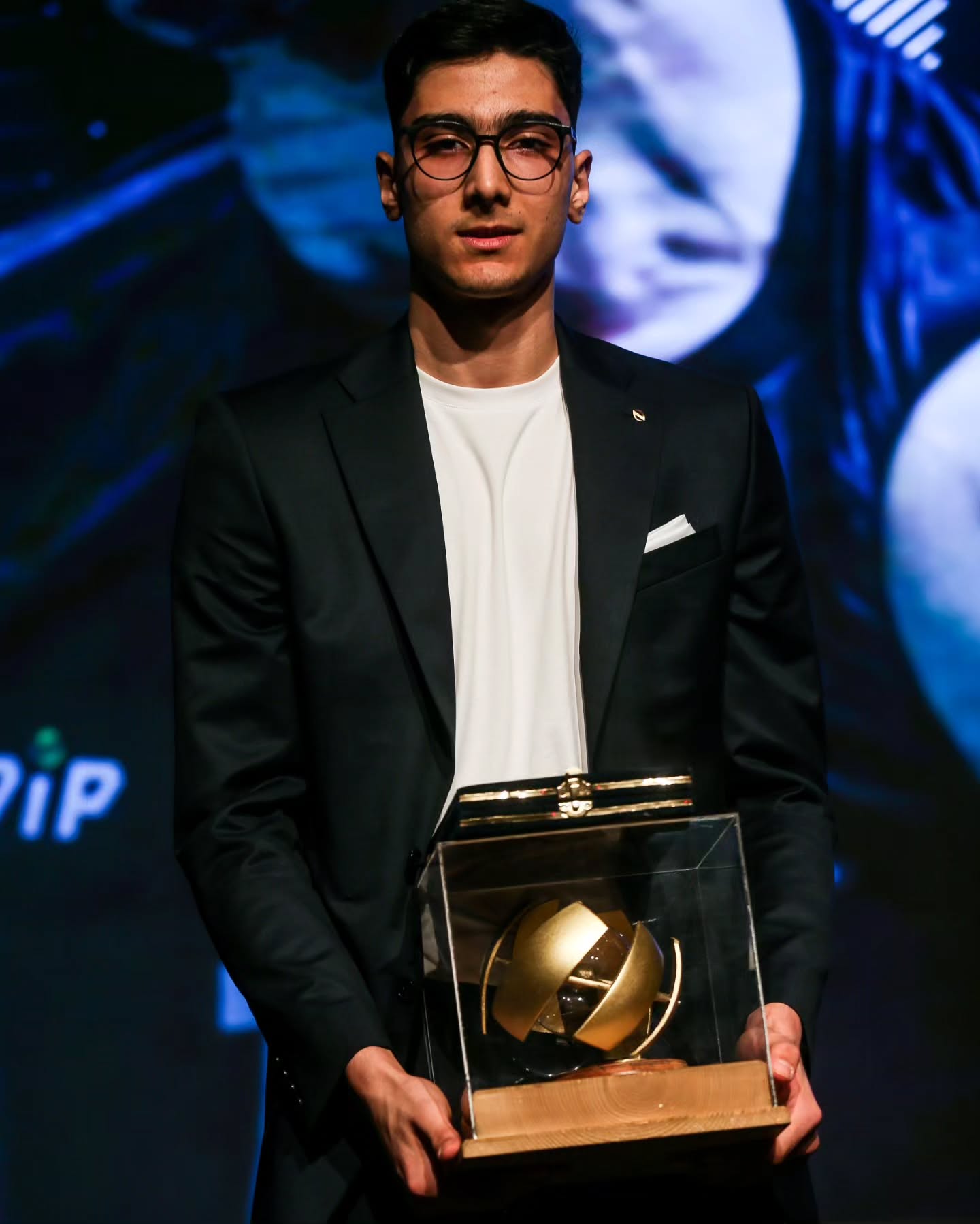 پویا آریاخواه والپیپر 