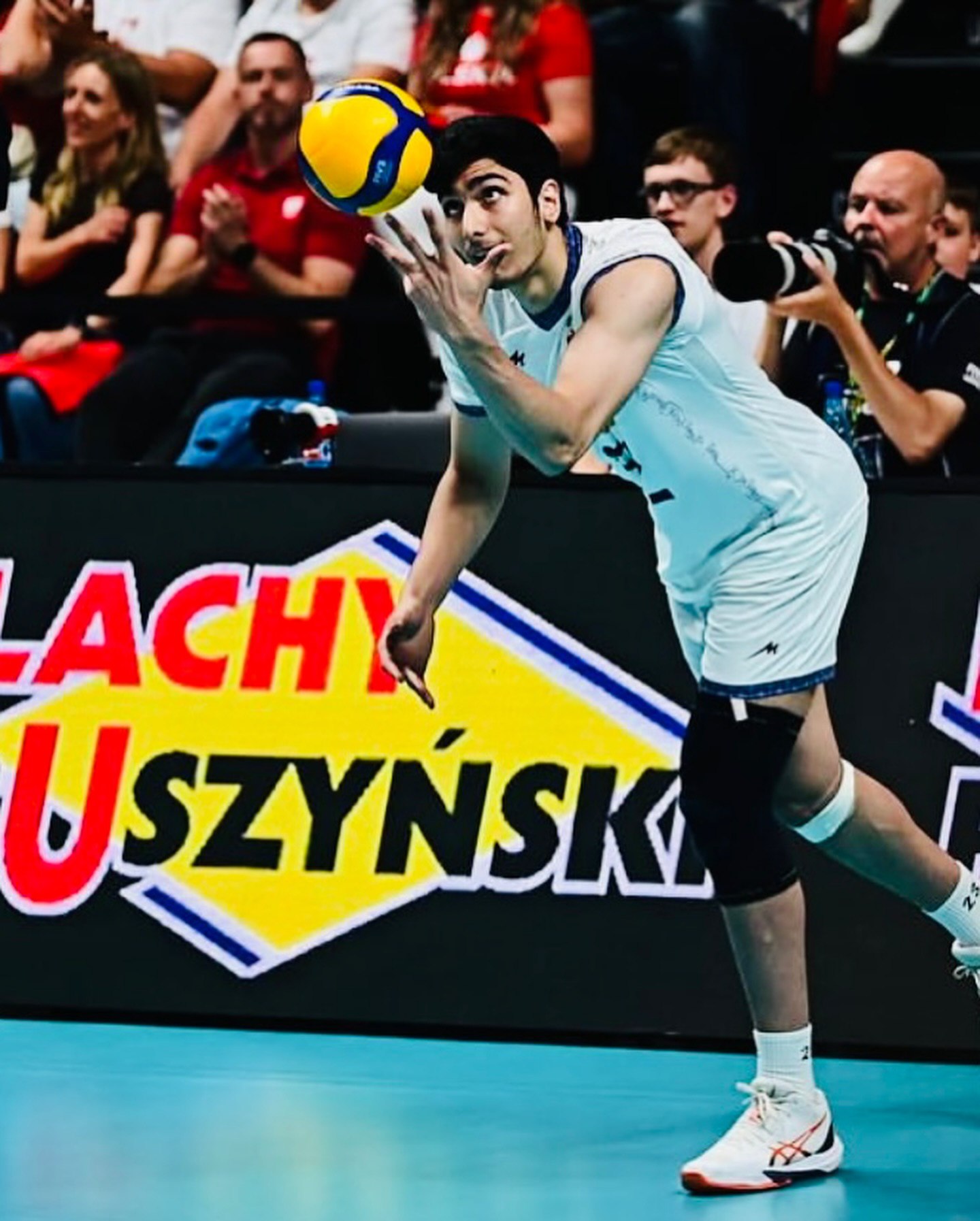 پست پویا آریاخواه