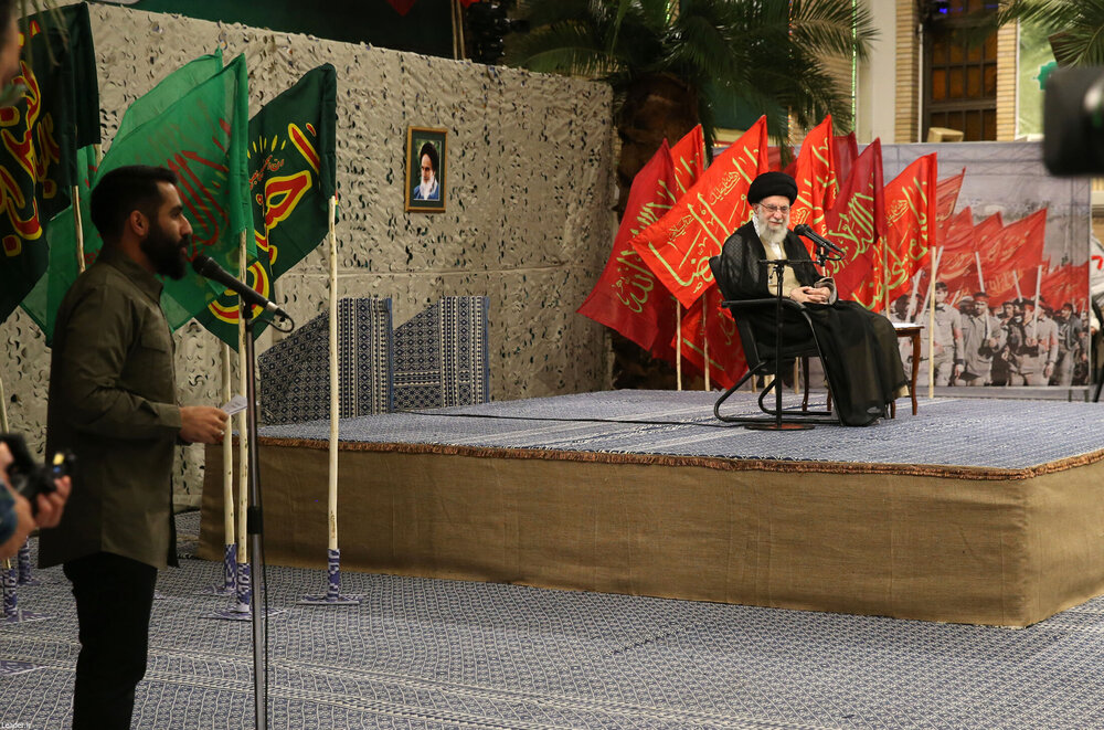 عکس حسین طاهری با رهبر عکس حسین طاهری با رهبر