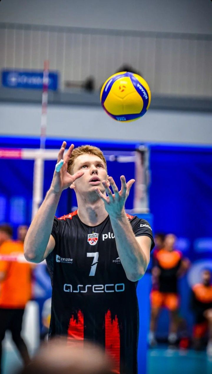 عکس یاکوب کوخانوفسکی والیبالیست عکس یاکوب کوخانوفسکی والیبالیست