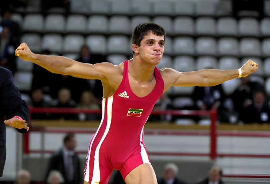 عکس کشتی گیر حسن رنگرز