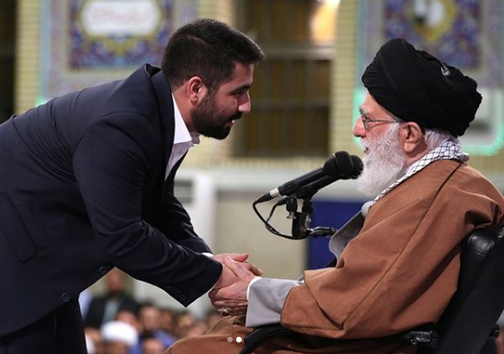 عکس حسین طاهری با رهبر عکس حسین طاهری با رهبر