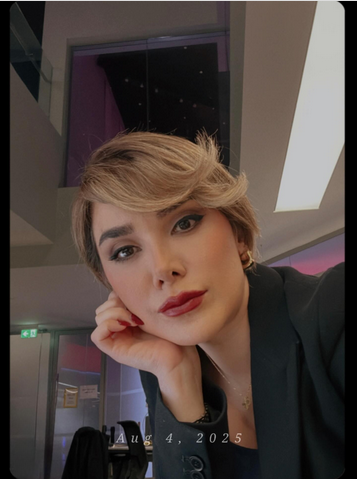 عکس نیوشا صارمی قبل از مهاجرت