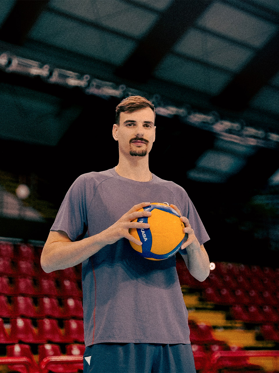 عکس پروفایل سیمونه جیانلی