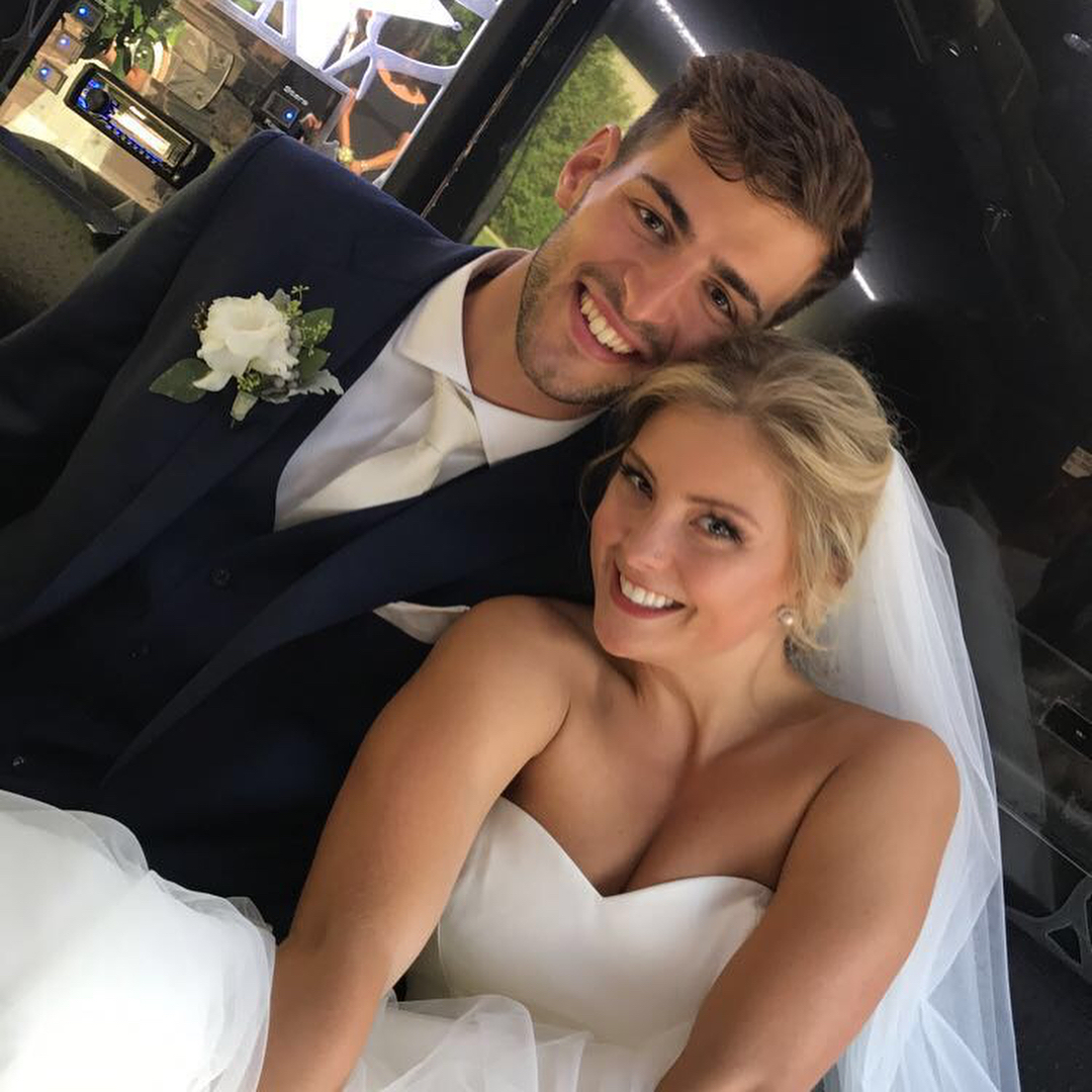 عکس آرون راسل و همسرش عکس آرون راسل و همسرش