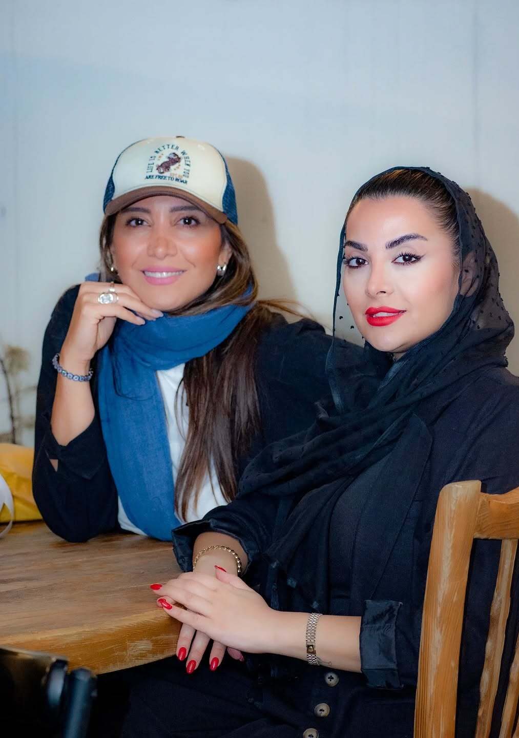 نیکی مظفری و مونا فائزپور