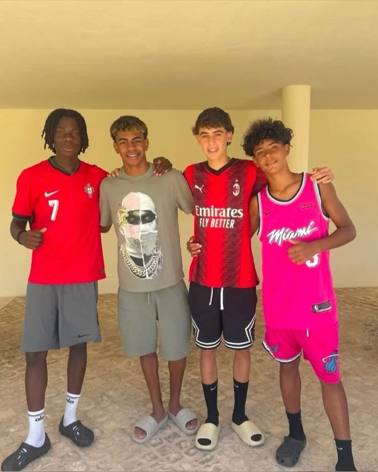 دیدار رونالدو جونیور و لامین یامال دیدار رونالدو جونیور و لامین یامال