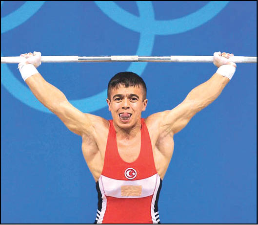 هلیل موتلو وزنه بردار قهرمان جهان