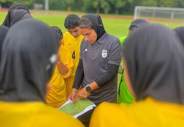 جریمه نقدی برای بازیکن تیم فوتبال زنان جریمه نقدی برای بازیکن تیم فوتبال زنان