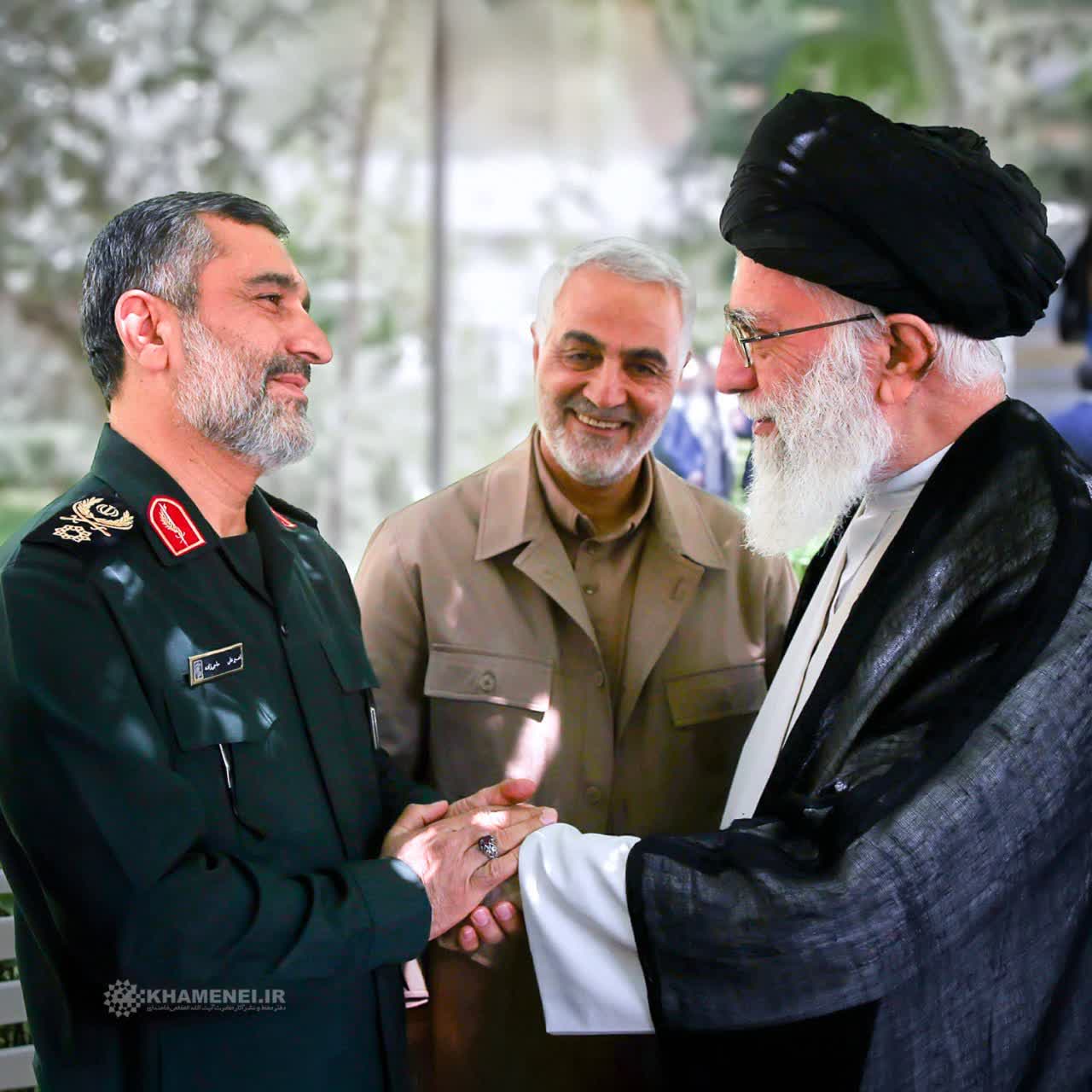 عکس سردار حاجیزاده با رهبر عکس سردار حاجیزاده با رهبر