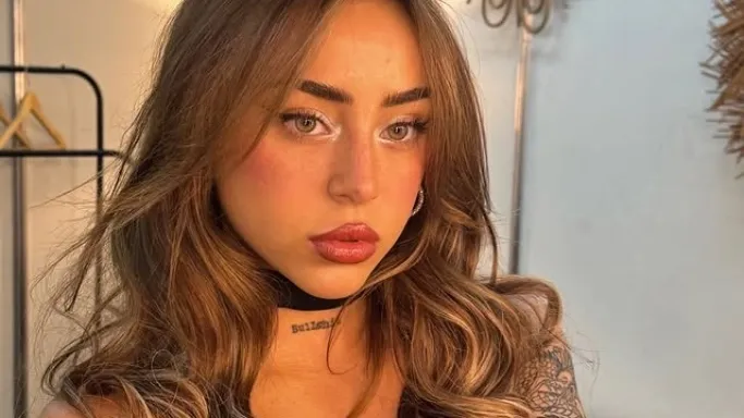 نیکی نیکول una foto