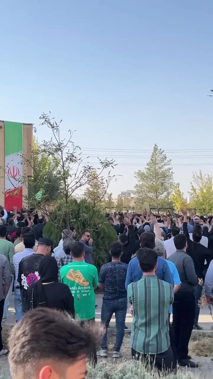 تجمع دانشجویان و اعتراض به مزاحمت دانشجویان عراقی همدان