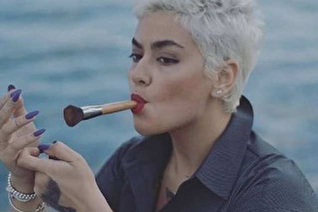 ریحانه پارسا پورن استار میشود ریحانه پارسا پورن استار میشود