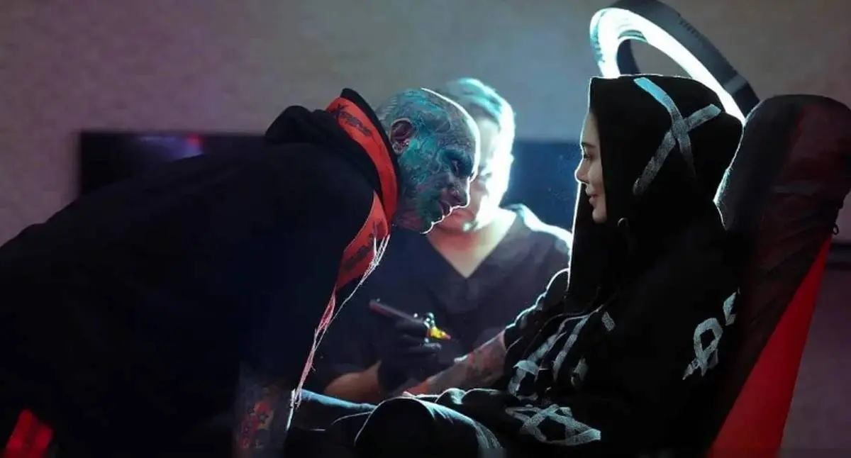 امیر تتلو سحر قریشی را بوسید