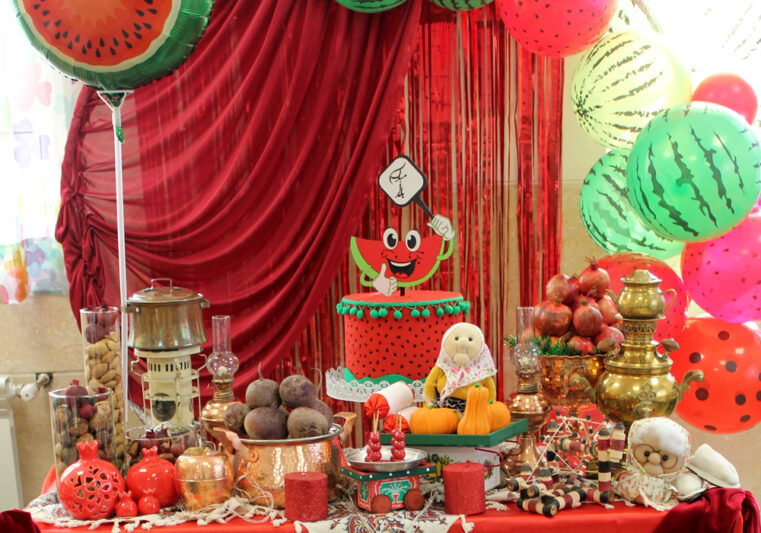 عکس تزیین شب یلدا در مدرسه